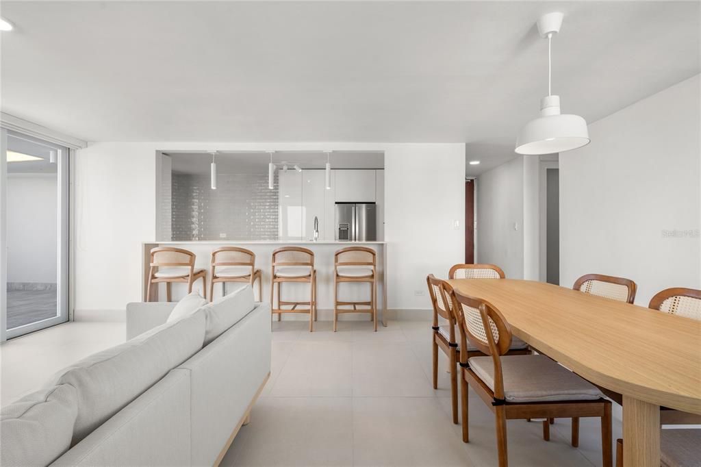 For Sale: $1,200,000 (2 beds, 2 baths, 2068 Square Feet)