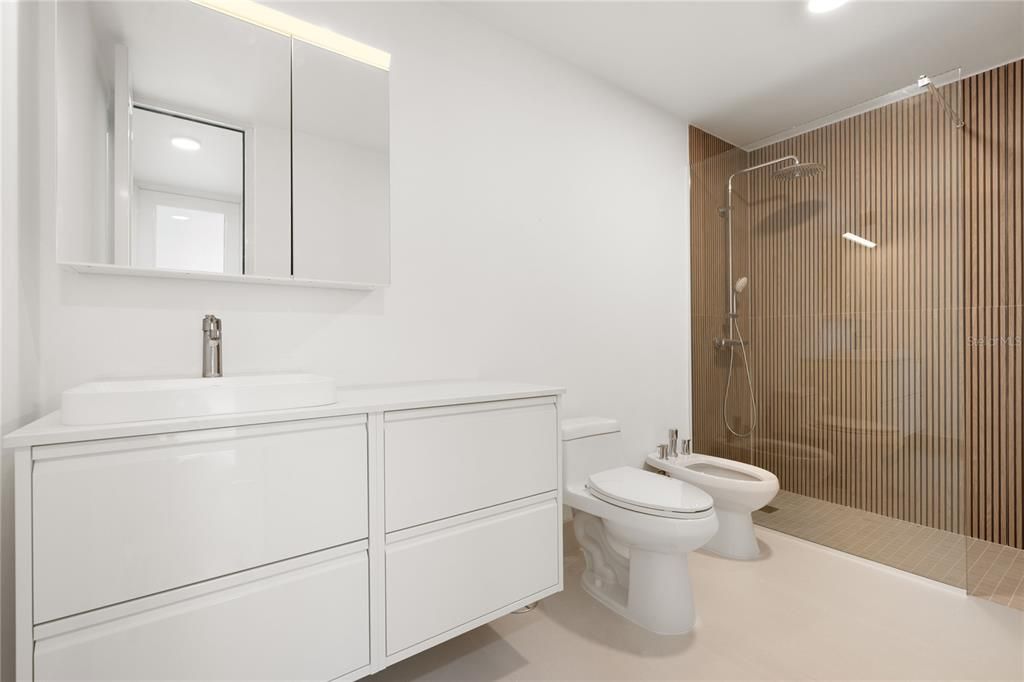 For Sale: $1,200,000 (2 beds, 2 baths, 2068 Square Feet)