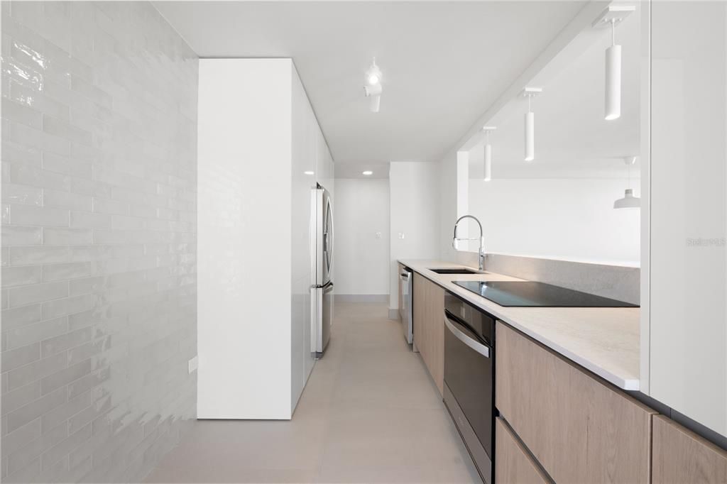 For Sale: $1,200,000 (2 beds, 2 baths, 2068 Square Feet)