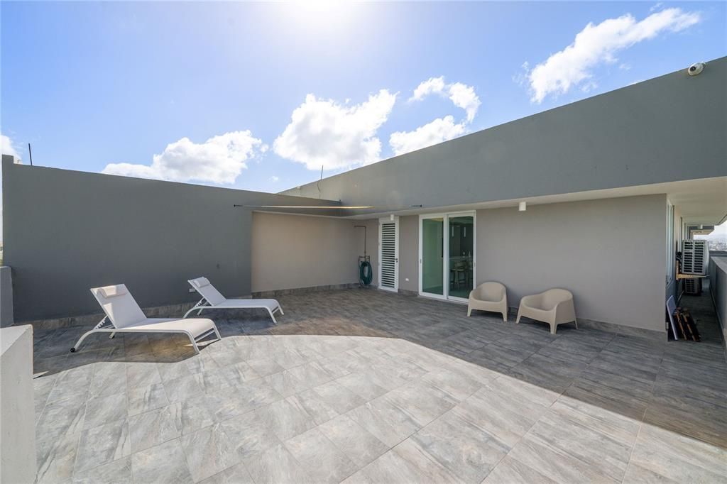 For Sale: $1,200,000 (2 beds, 2 baths, 2068 Square Feet)