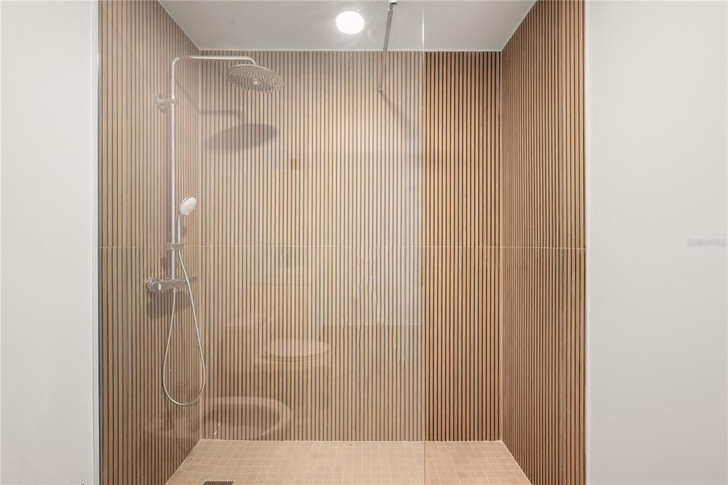 For Sale: $1,200,000 (2 beds, 2 baths, 2068 Square Feet)