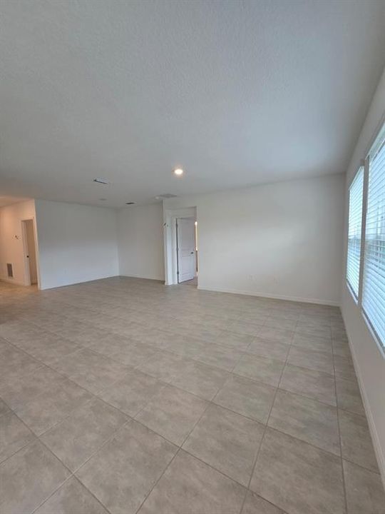 For Rent: $2,500 (3 beds, 2 baths, 1500 Square Feet)