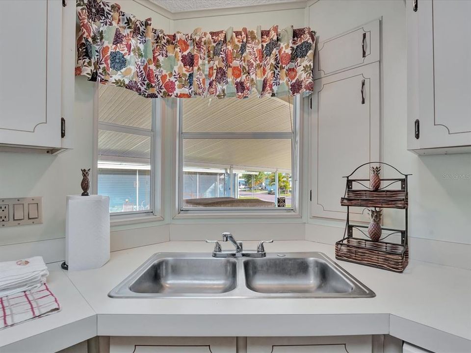 For Sale: $165,000 (3 beds, 2 baths, 1452 Square Feet)