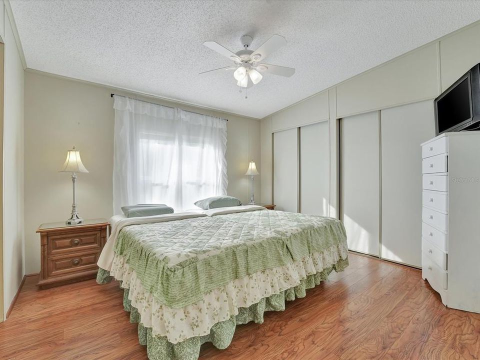 For Sale: $165,000 (3 beds, 2 baths, 1452 Square Feet)