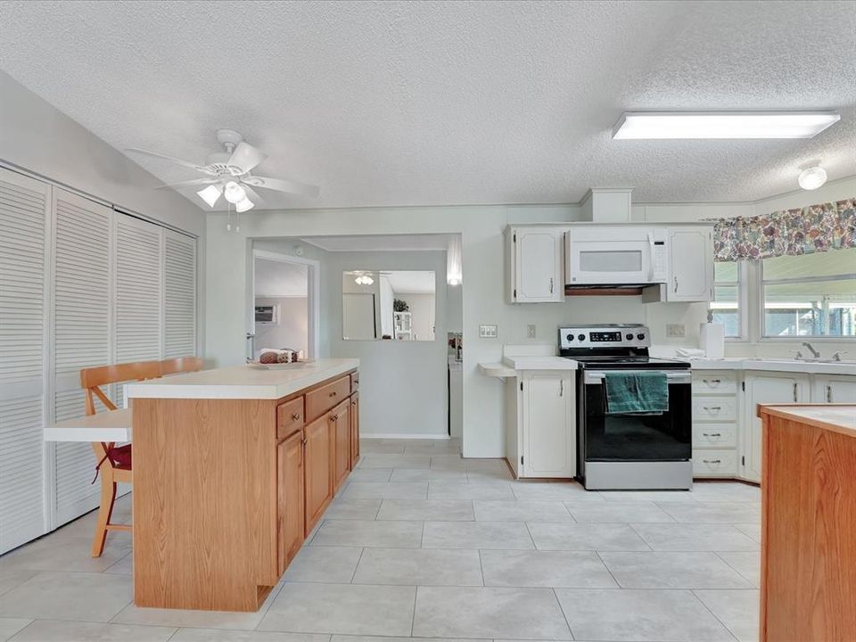 For Sale: $165,000 (3 beds, 2 baths, 1452 Square Feet)