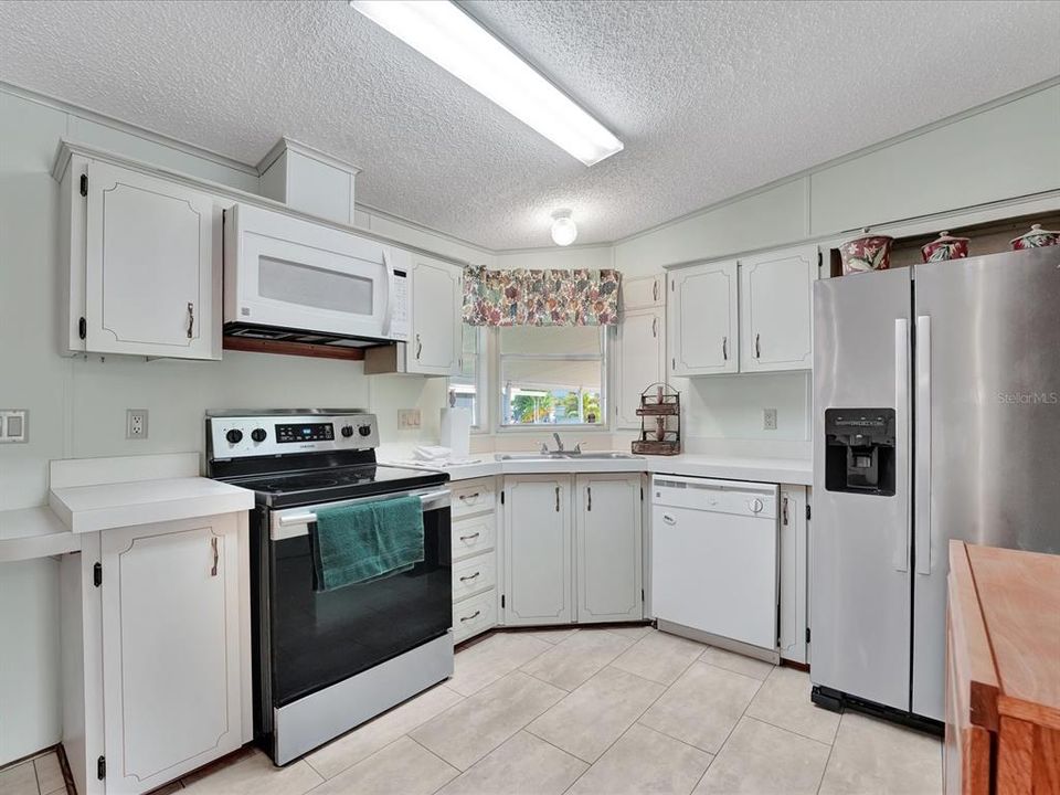 For Sale: $165,000 (3 beds, 2 baths, 1452 Square Feet)