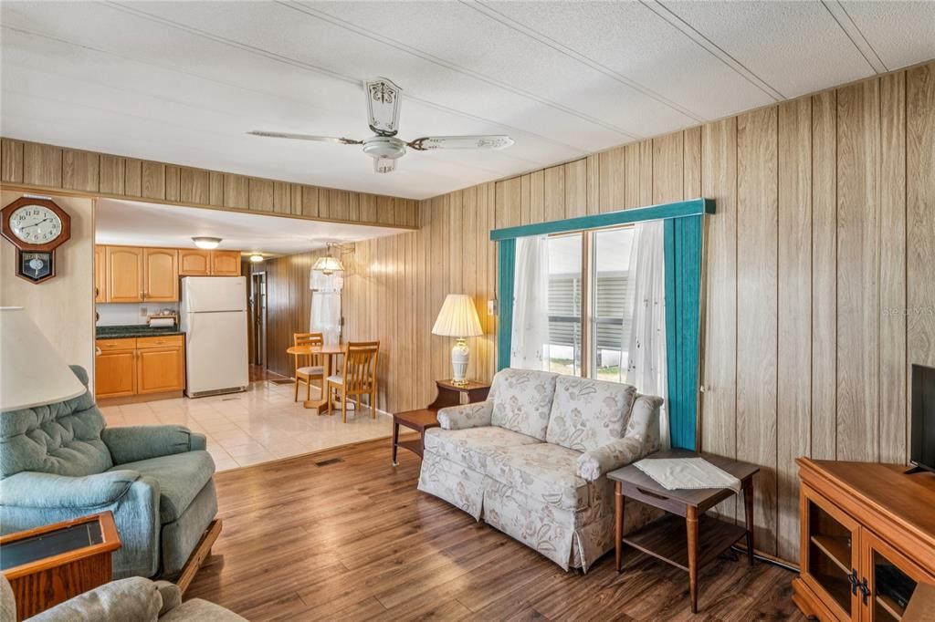 На продажу: $65,000 (2 спален, 2 ванн, 720 Квадратных фут)