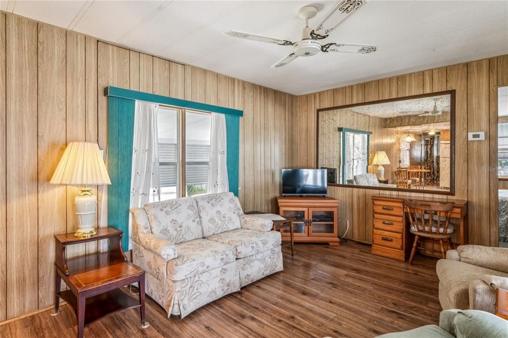 На продажу: $65,000 (2 спален, 2 ванн, 720 Квадратных фут)