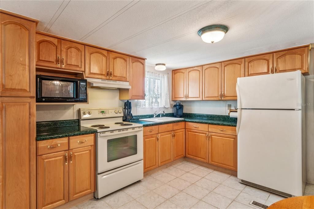 На продажу: $65,000 (2 спален, 2 ванн, 720 Квадратных фут)