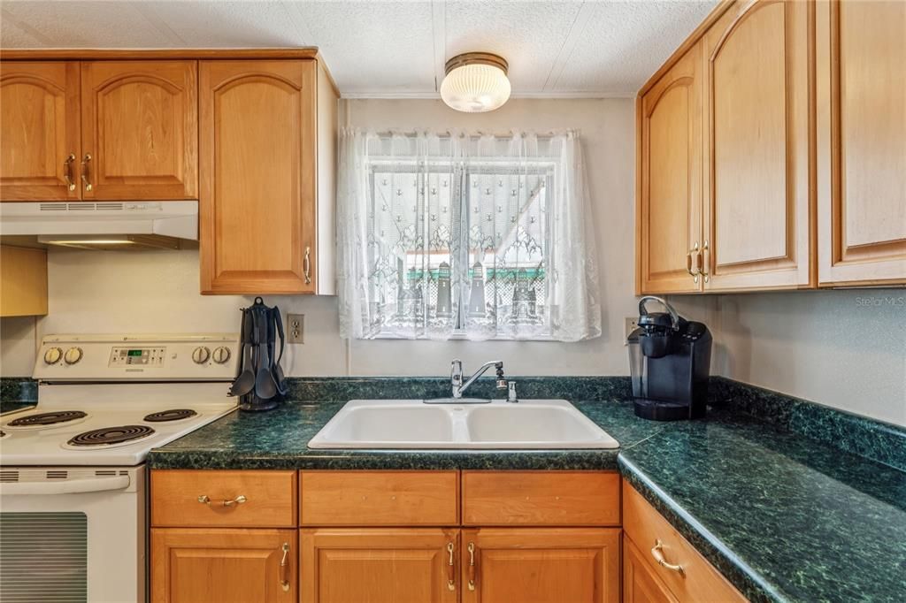 На продажу: $65,000 (2 спален, 2 ванн, 720 Квадратных фут)