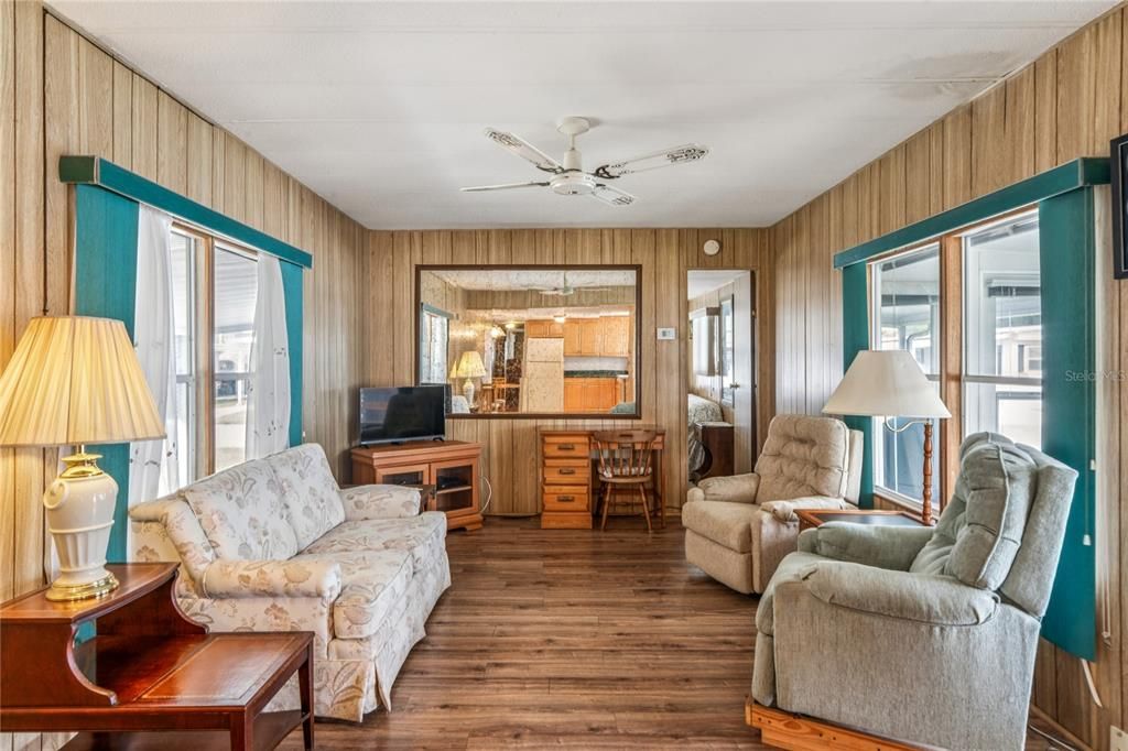 На продажу: $65,000 (2 спален, 2 ванн, 720 Квадратных фут)