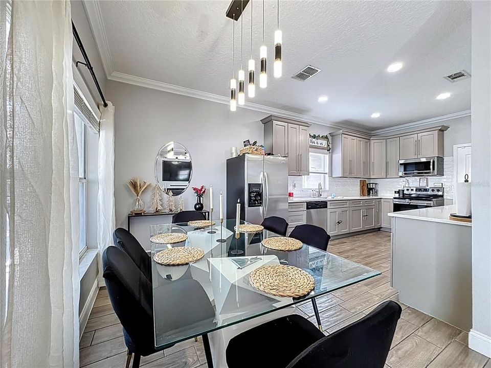 На продажу: $475,000 (5 спален, 2 ванн, 1907 Квадратных фут)