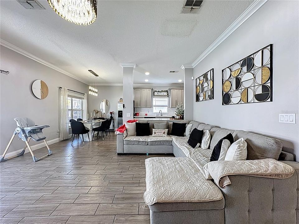 На продажу: $475,000 (5 спален, 2 ванн, 1907 Квадратных фут)