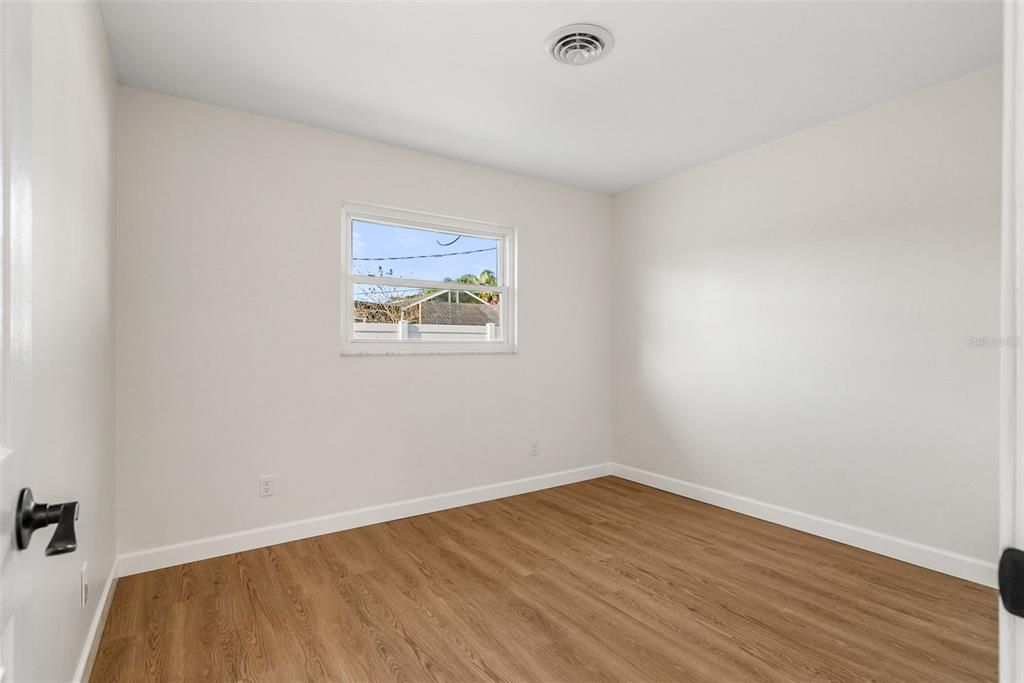 For Sale: $347,900 (3 beds, 1 baths, 1325 Square Feet)