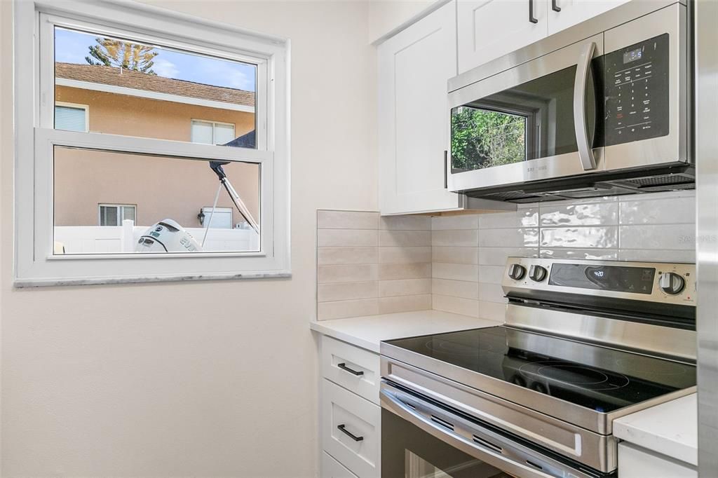 For Sale: $347,900 (3 beds, 1 baths, 1325 Square Feet)