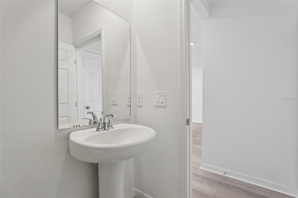 For Sale: $342,270 (3 beds, 2 baths, 1566 Square Feet)