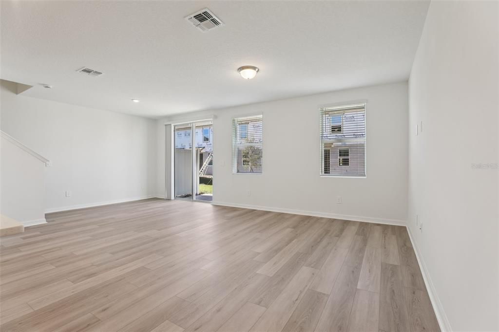 For Sale: $342,270 (3 beds, 2 baths, 1566 Square Feet)