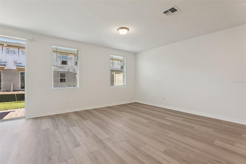 For Sale: $342,270 (3 beds, 2 baths, 1566 Square Feet)