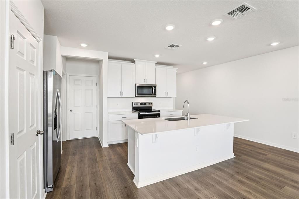 For Sale: $341,050 (3 beds, 2 baths, 1566 Square Feet)
