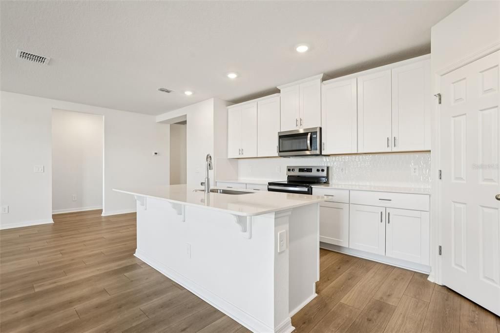 На продажу: $440,175 (4 спален, 2 ванн, 1840 Квадратных фут)