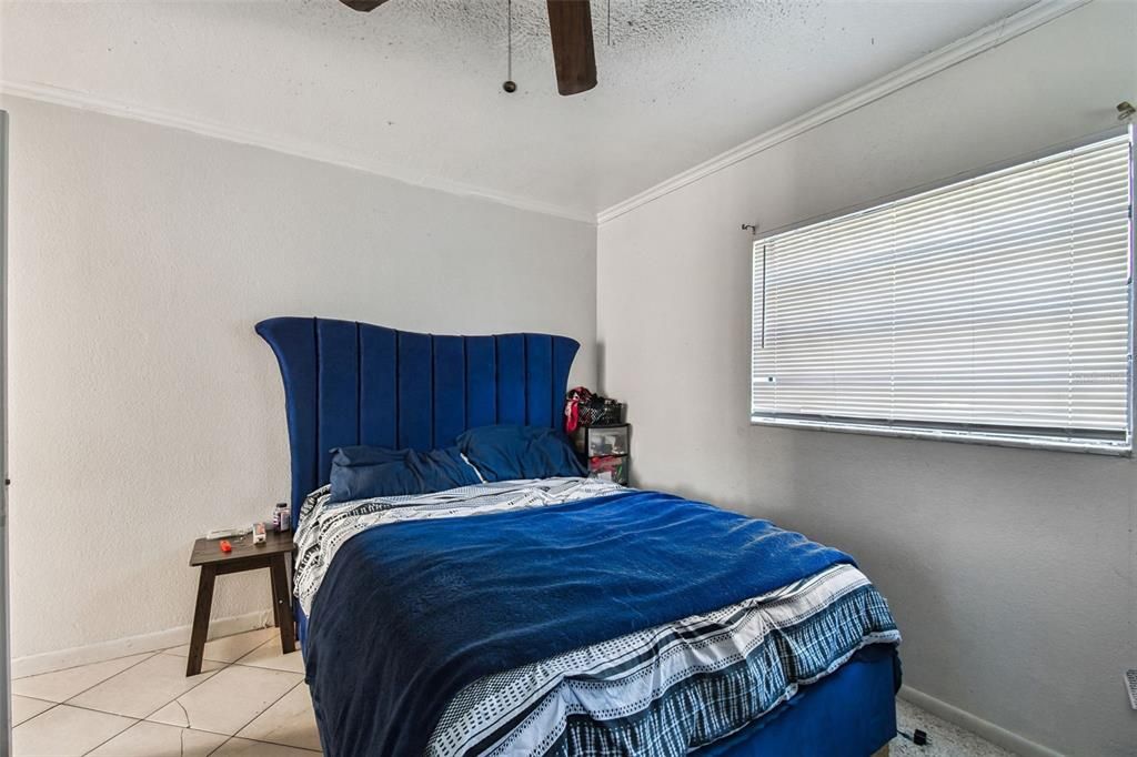 На продажу: $240,000 (3 спален, 1 ванн, 1070 Квадратных фут)