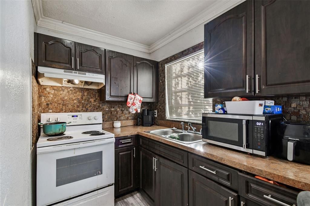 На продажу: $240,000 (3 спален, 1 ванн, 1070 Квадратных фут)