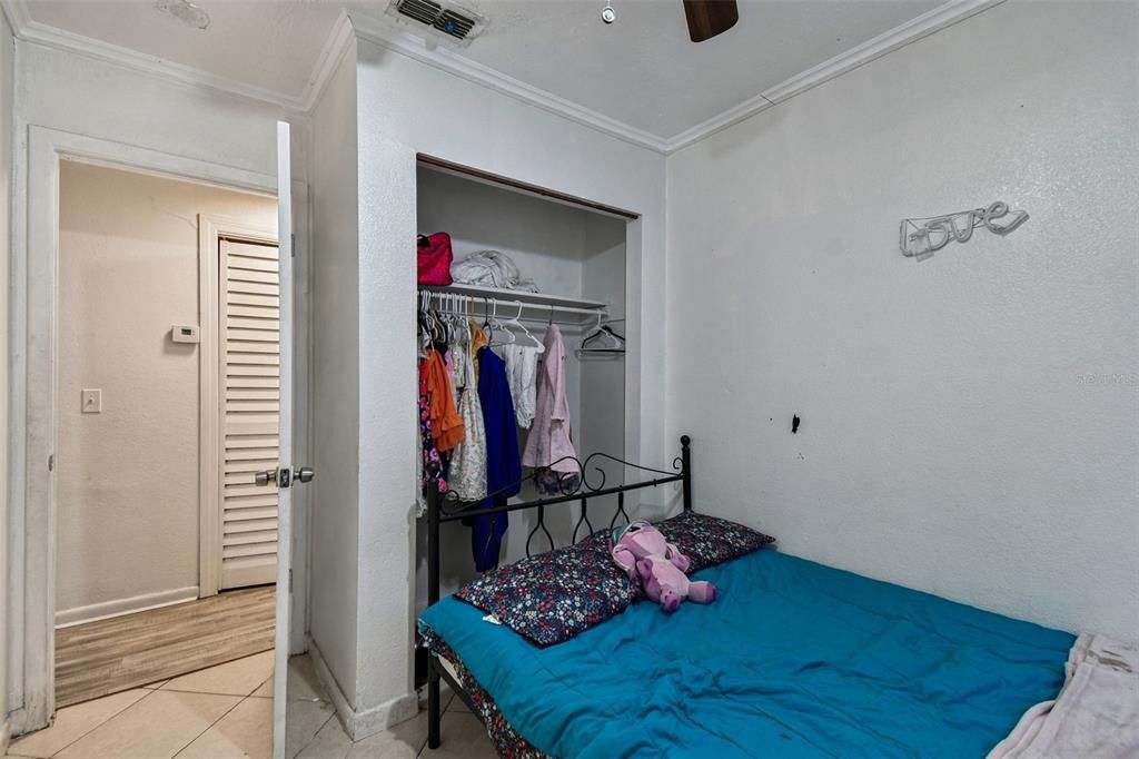 На продажу: $240,000 (3 спален, 1 ванн, 1070 Квадратных фут)