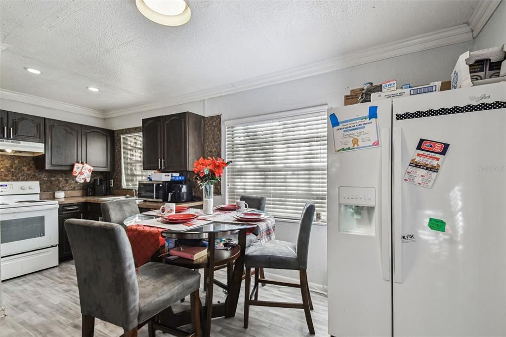 На продажу: $240,000 (3 спален, 1 ванн, 1070 Квадратных фут)