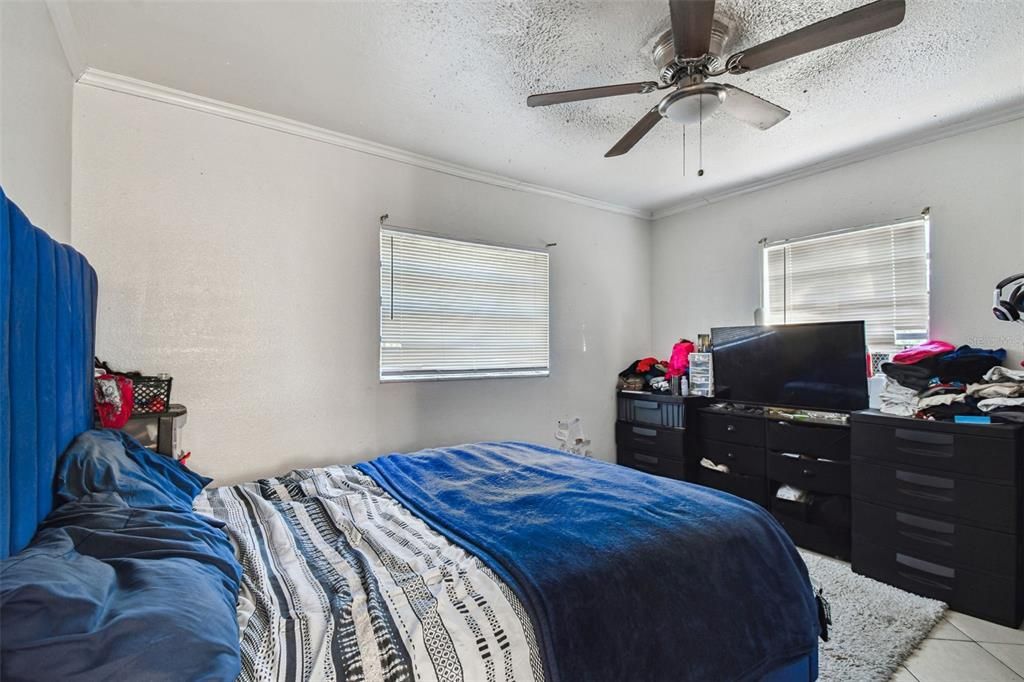 На продажу: $240,000 (3 спален, 1 ванн, 1070 Квадратных фут)