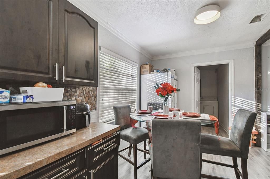 На продажу: $240,000 (3 спален, 1 ванн, 1070 Квадратных фут)