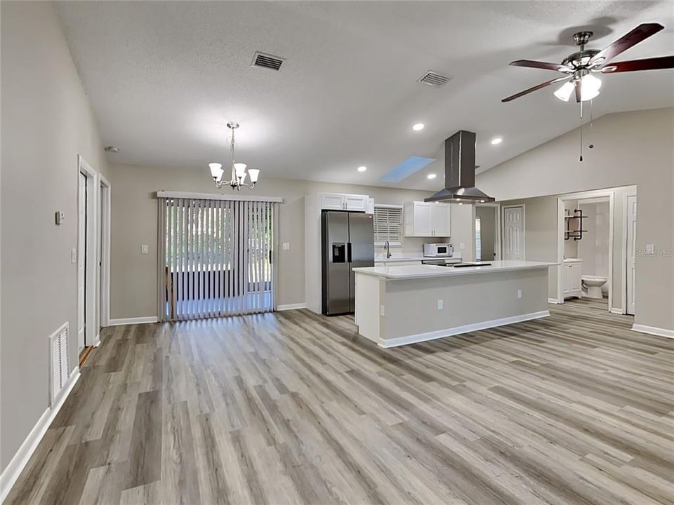 В аренду: $2,050 (3 спален, 2 ванн, 1302 Квадратных фут)