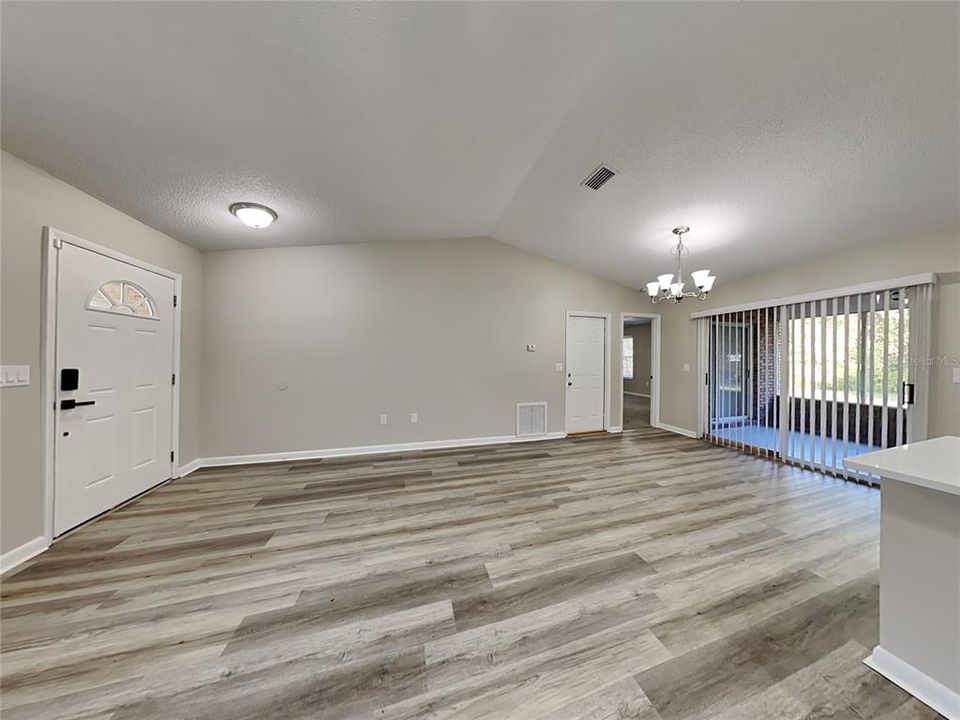 В аренду: $2,050 (3 спален, 2 ванн, 1302 Квадратных фут)