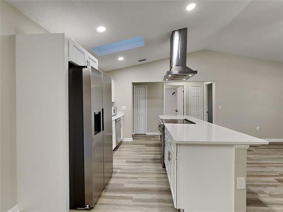 В аренду: $2,050 (3 спален, 2 ванн, 1302 Квадратных фут)