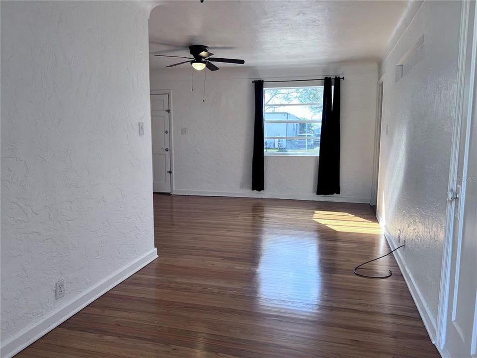 На продажу: $695,000 (4 спален, 3 ванн, 1667 Квадратных фут)