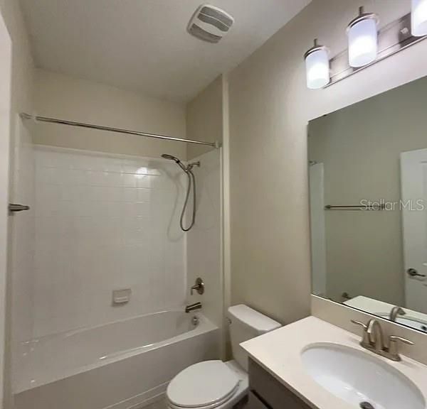 En Renta: $2,850 (4 camas, 3 baños, 2139 Pies cuadrados)