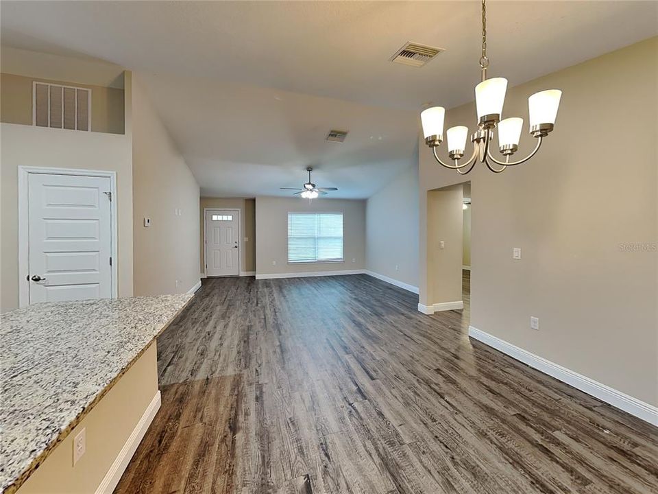 出租: $1,625 (3 贝兹, 2 浴室, 1453 平方英尺)