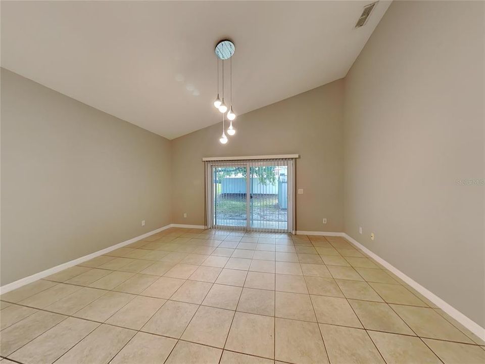 En Renta: $2,450 (4 camas, 2 baños, 2800 Pies cuadrados)