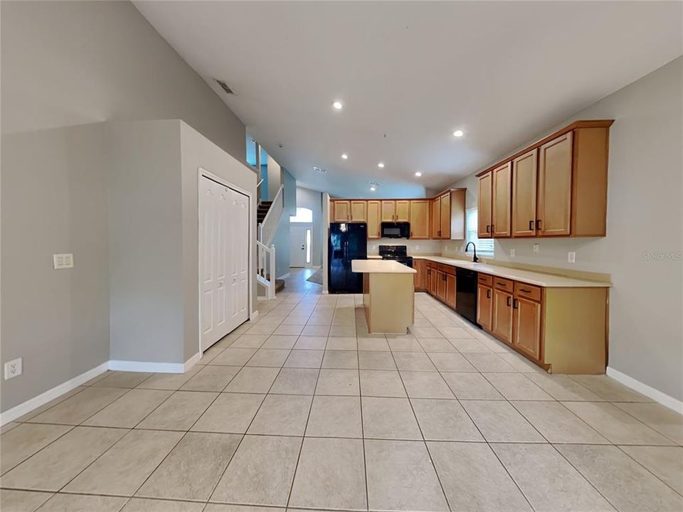 En Renta: $2,450 (4 camas, 2 baños, 2800 Pies cuadrados)