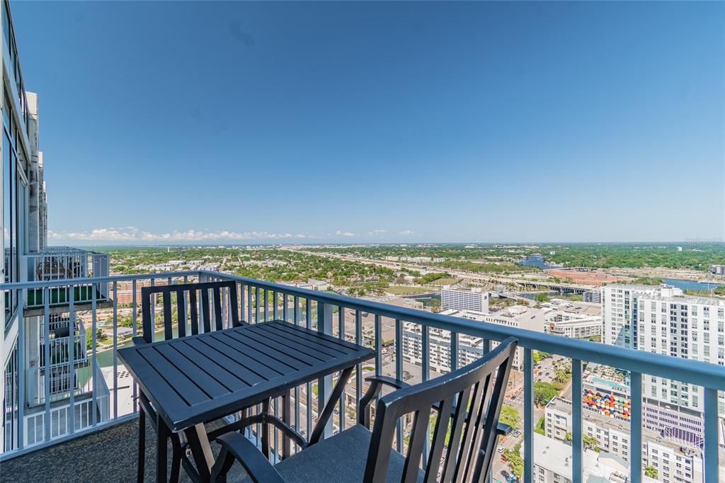 For Rent: $3,200 (1 beds, 1 baths, 715 Square Feet)