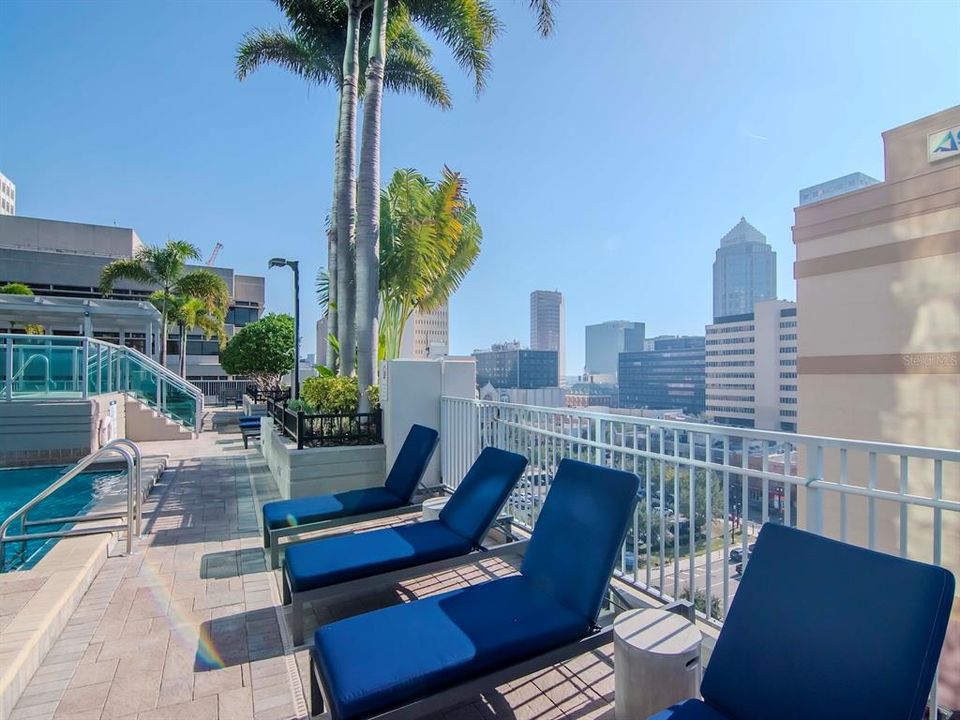 For Rent: $3,200 (1 beds, 1 baths, 715 Square Feet)