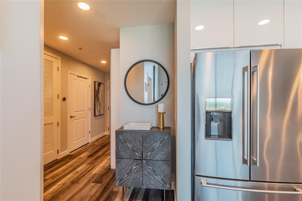 For Rent: $3,200 (1 beds, 1 baths, 715 Square Feet)