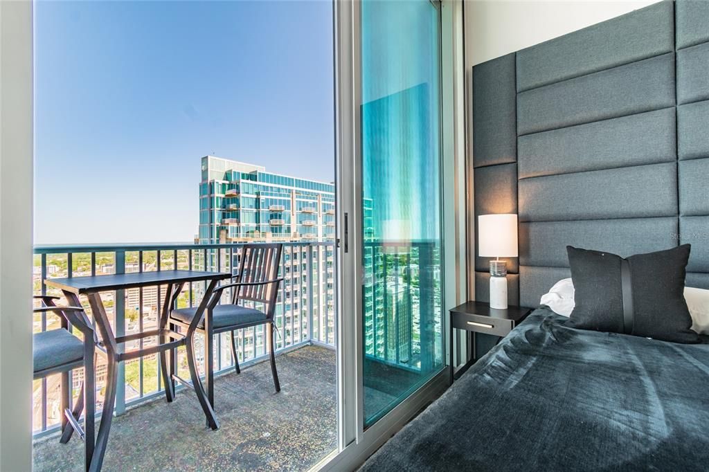 For Rent: $3,200 (1 beds, 1 baths, 715 Square Feet)