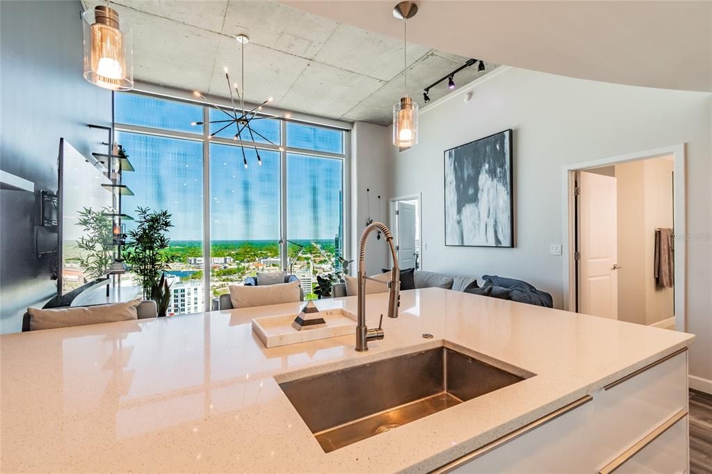 For Rent: $3,200 (1 beds, 1 baths, 715 Square Feet)