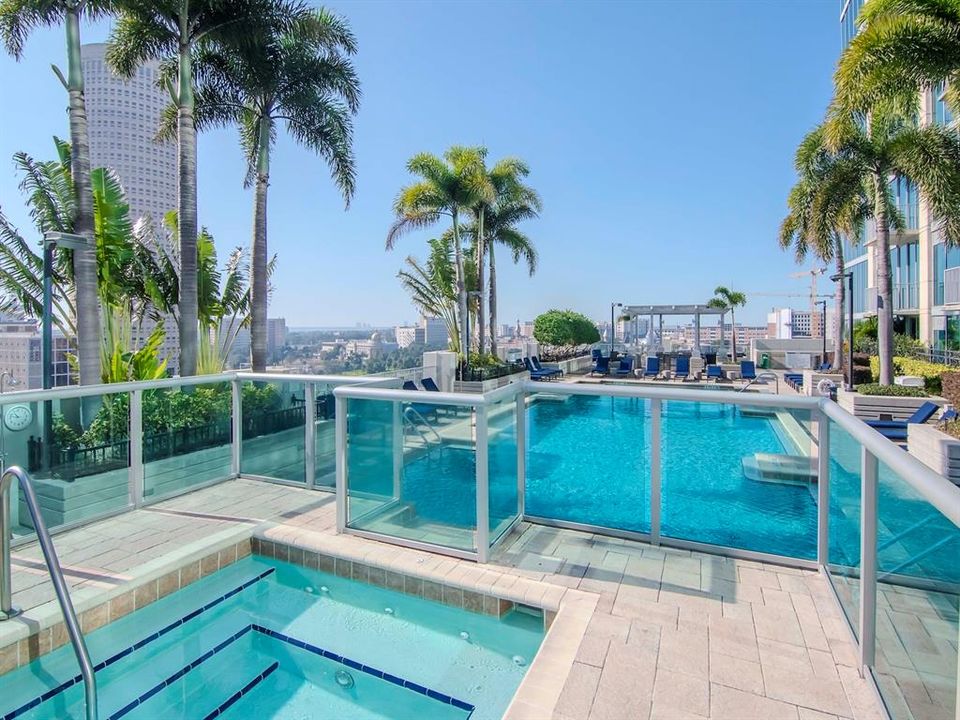 For Rent: $3,200 (1 beds, 1 baths, 715 Square Feet)