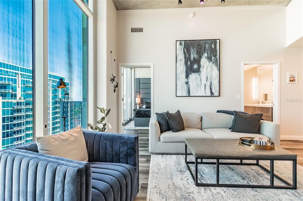 For Rent: $3,200 (1 beds, 1 baths, 715 Square Feet)