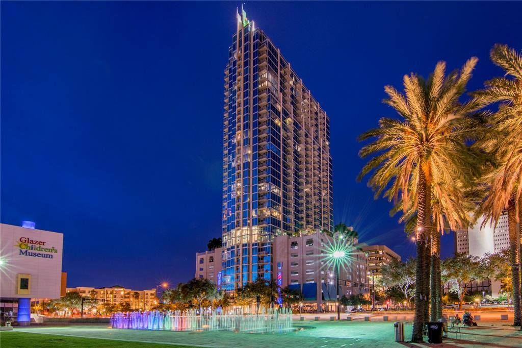 For Rent: $3,200 (1 beds, 1 baths, 715 Square Feet)