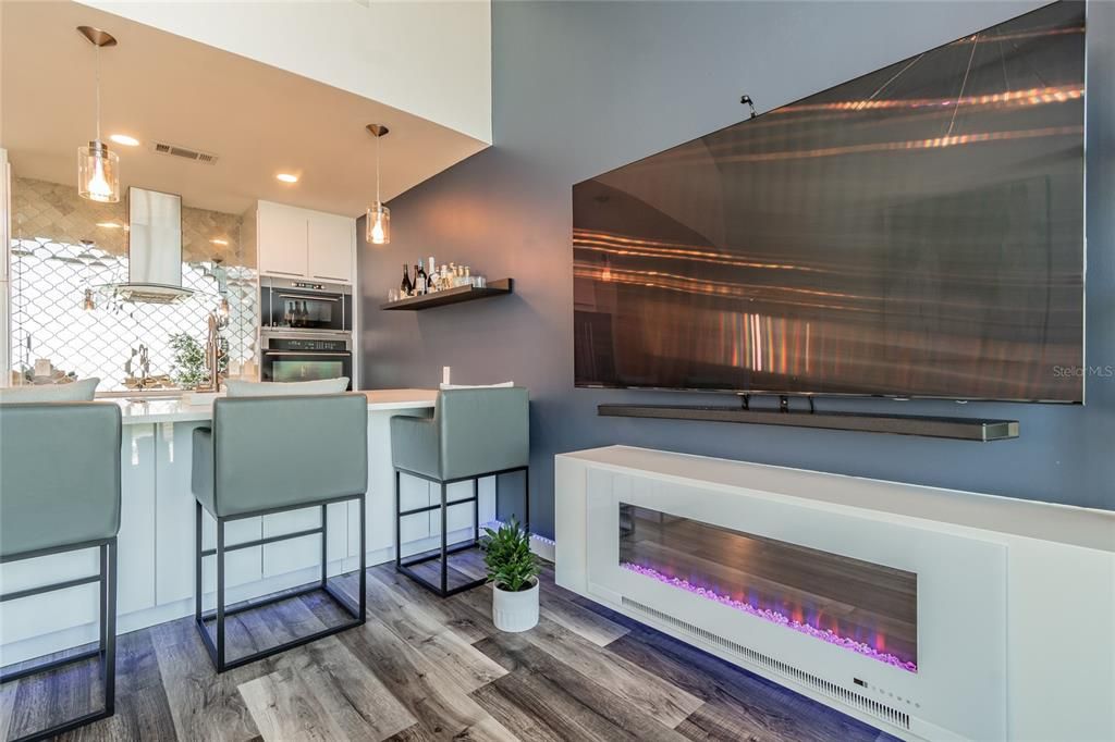 For Rent: $3,200 (1 beds, 1 baths, 715 Square Feet)