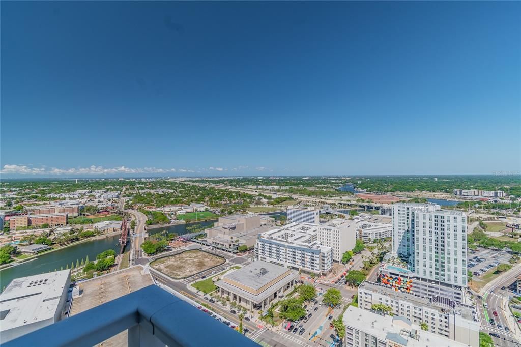 For Rent: $3,200 (1 beds, 1 baths, 715 Square Feet)