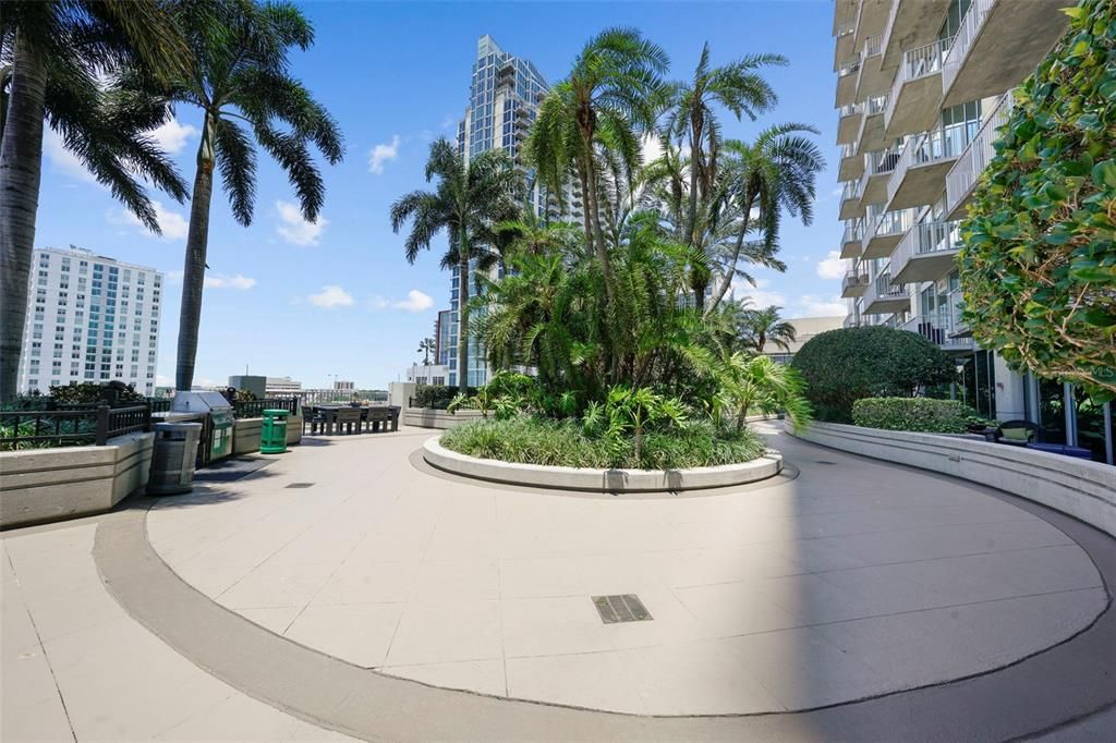 For Rent: $3,200 (1 beds, 1 baths, 715 Square Feet)