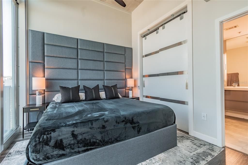 For Rent: $3,200 (1 beds, 1 baths, 715 Square Feet)